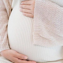 与传统👱石墨负🚎🇰🇵极电池🌵相比，硅👩‍🍳🧝‍♂️碳电池能在不增📟👨